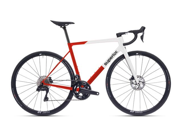 Superior RR 9.5 / Gloss Red / White 2025